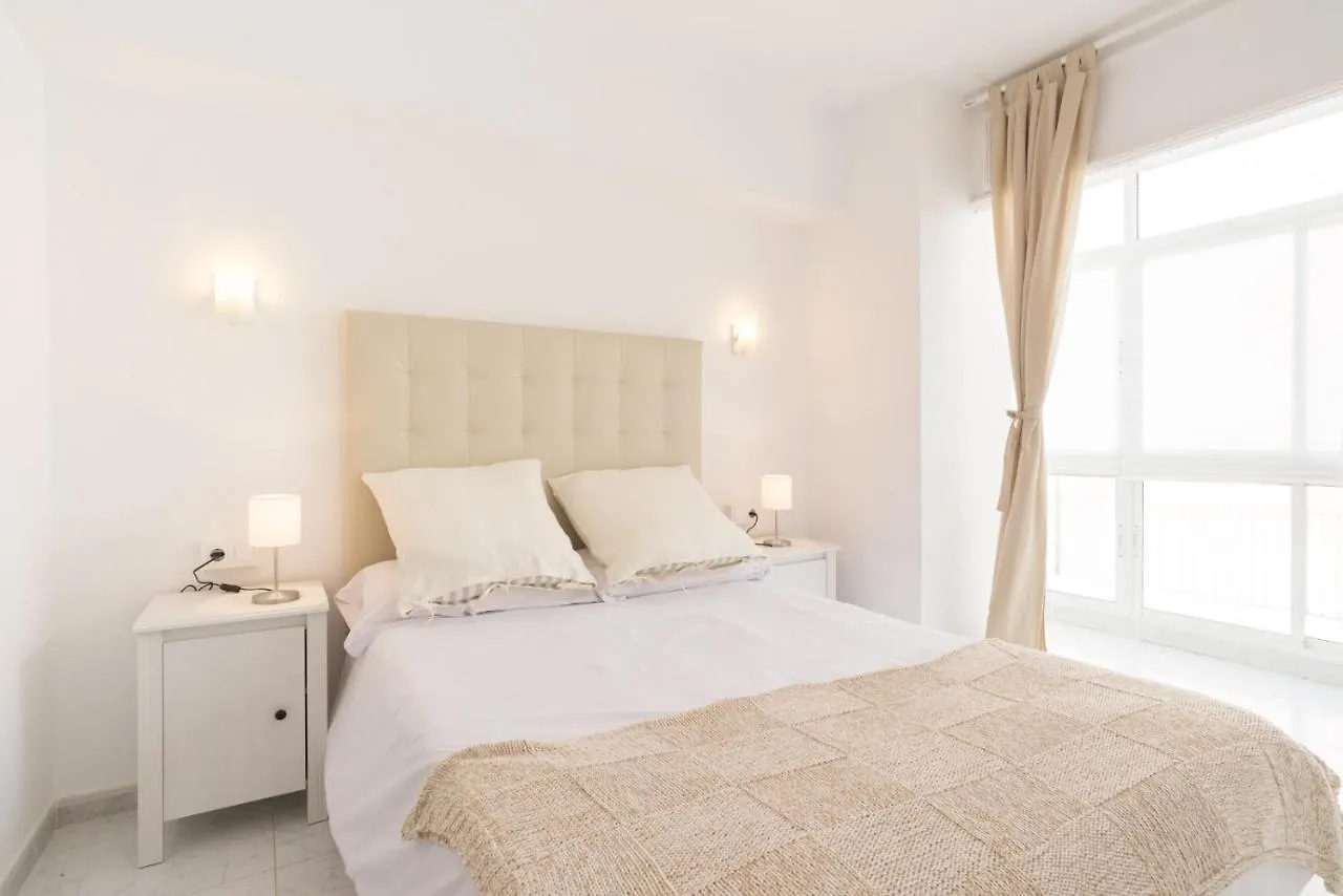 Bright Beachfront Apartment Málaga 0*,
