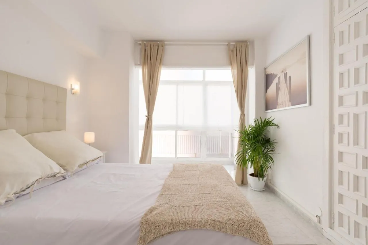 Bright Beachfront Apartment Málaga