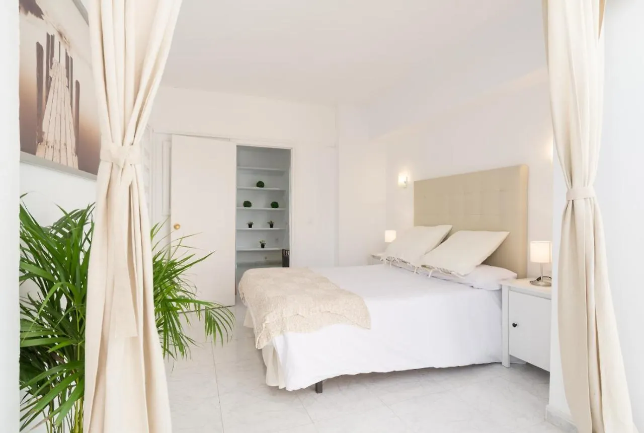 Bright Beachfront Apartment Málaga